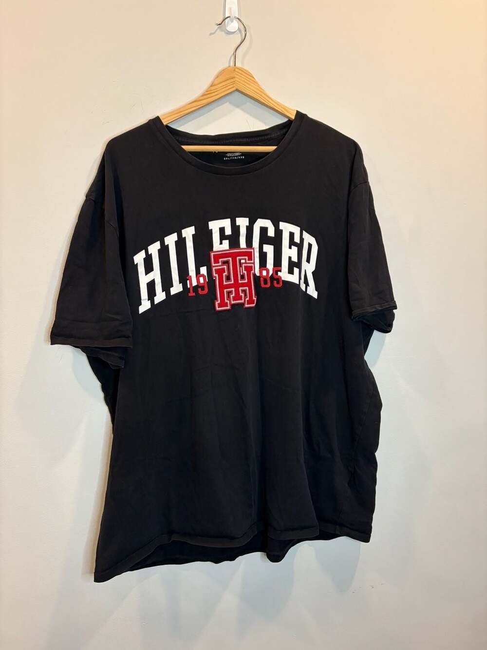 Tommy Hilfiger black graphic t-shirt in XXL
